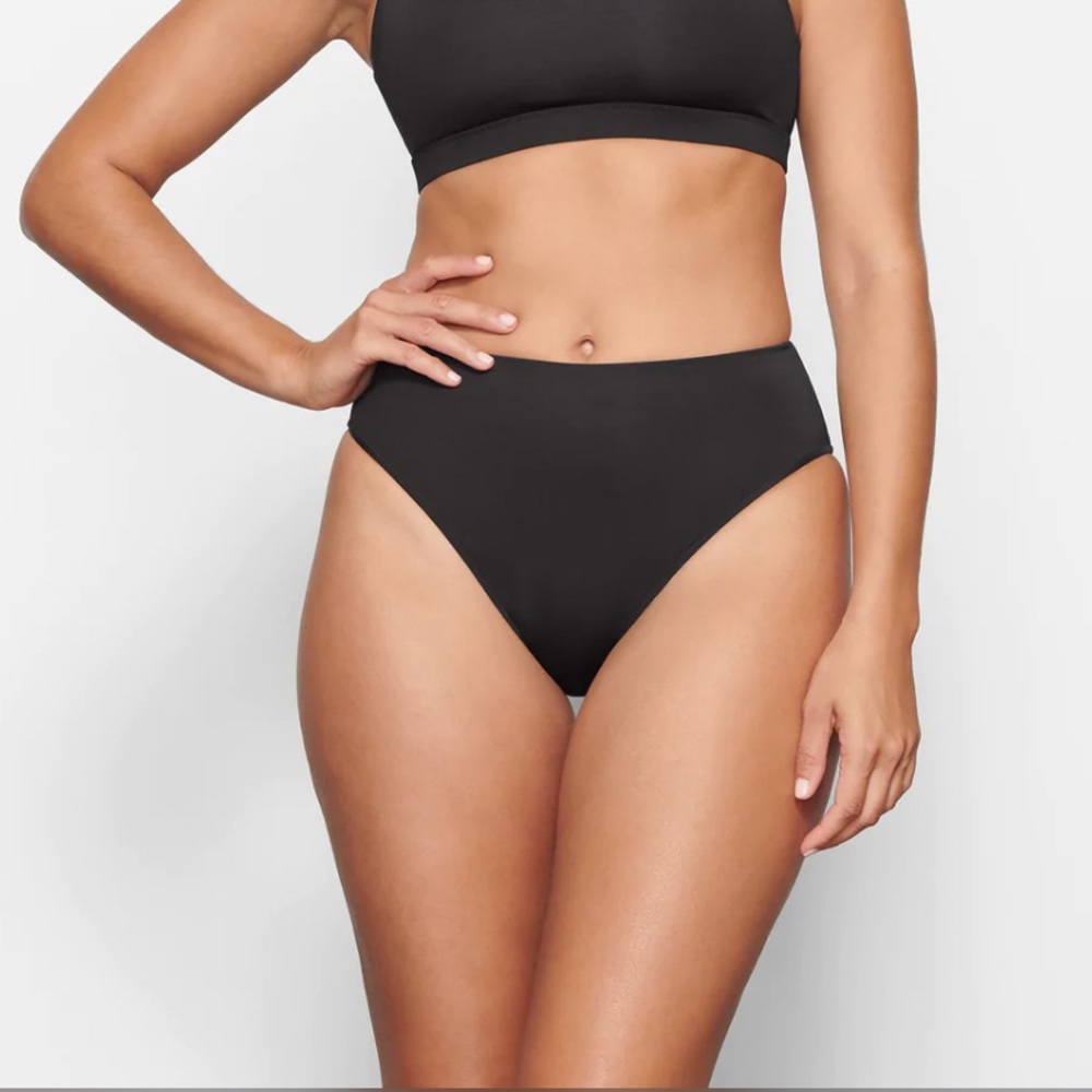 SKIMS Swim Mid-Waist Bikini Bottoms - Onyx size M